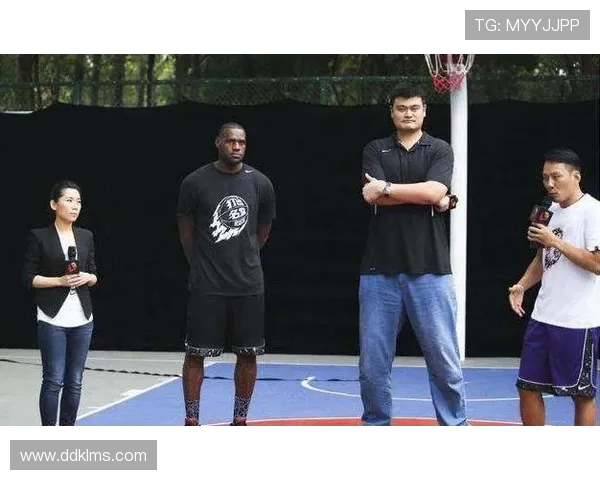 奥尼尔罕见显娇小！五人合影中竟有中国巨人姚明