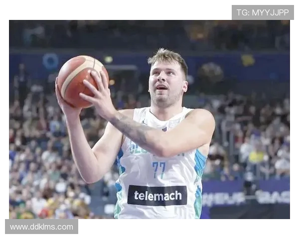 🔥东契奇惊现魔鬼瘦身！球衣号码从 077 缩水成 7，球迷惊呼认不出！🔥(1)